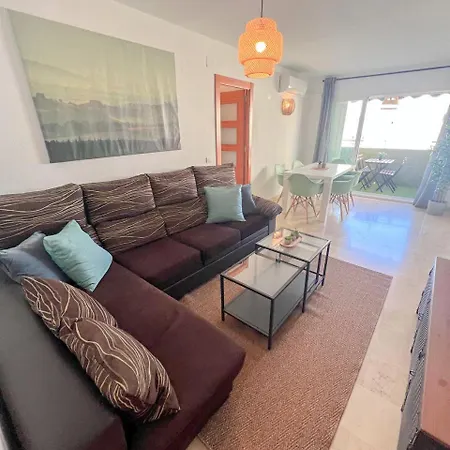 Large & Cozy Centrally Lejlighed *