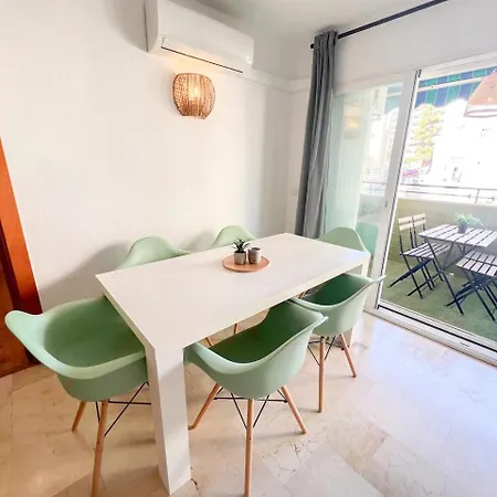 Large & Cozy Centrally Daire Torremolinos